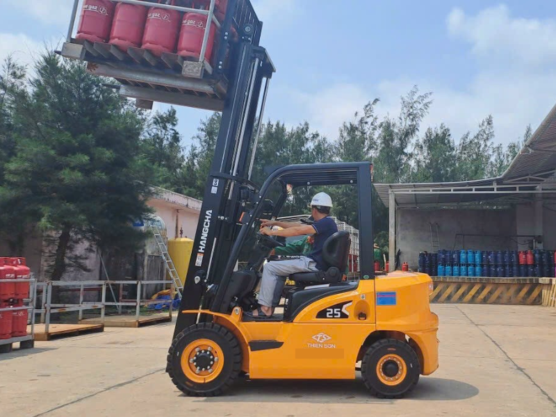 xe nâng dầu 2.5 tấn hangcha