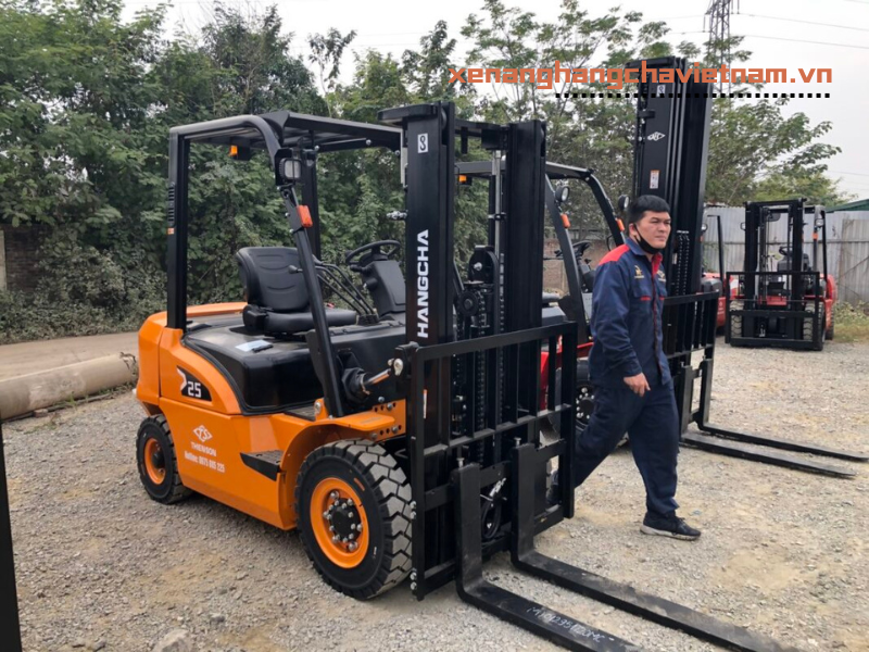 xe nâng hangcha chui container