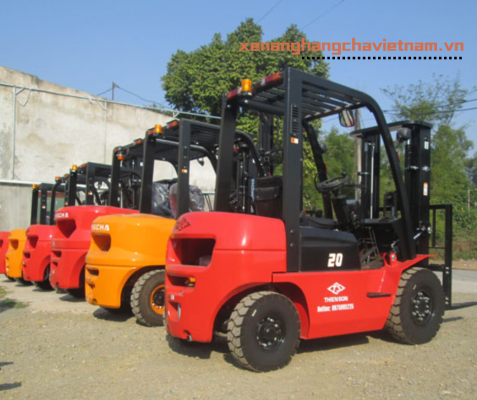 xe nâng dầu 2 tấn