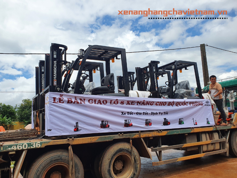 xe nâng cho quân đội
