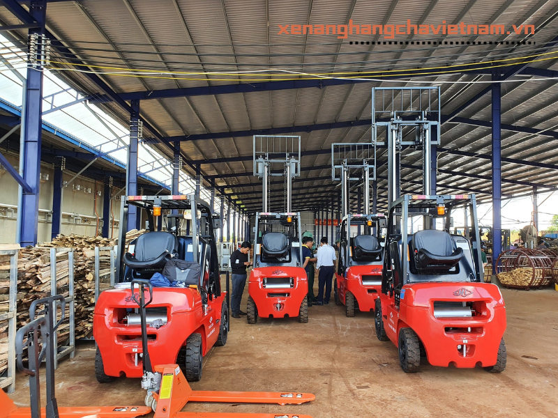 xe nâng cho quân đội