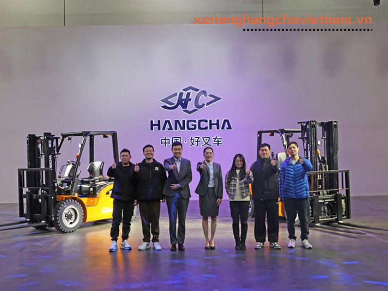 xe nâng điện lithium 2 tấn